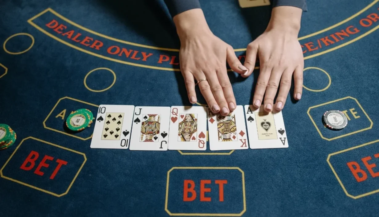 Prevent Cheating in Poker: How RFID Playing Cards Stop Marked Cards and Card Switching
