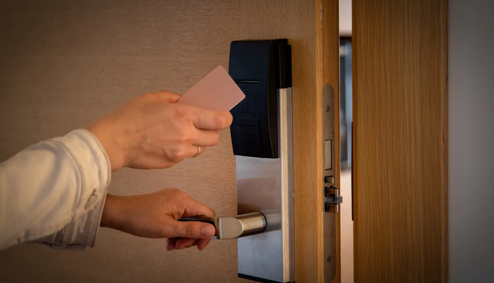How RFID Hotel Key Cards Support Modern Hotel Identity Management How RFID hotel key cards support modern hotel identity management