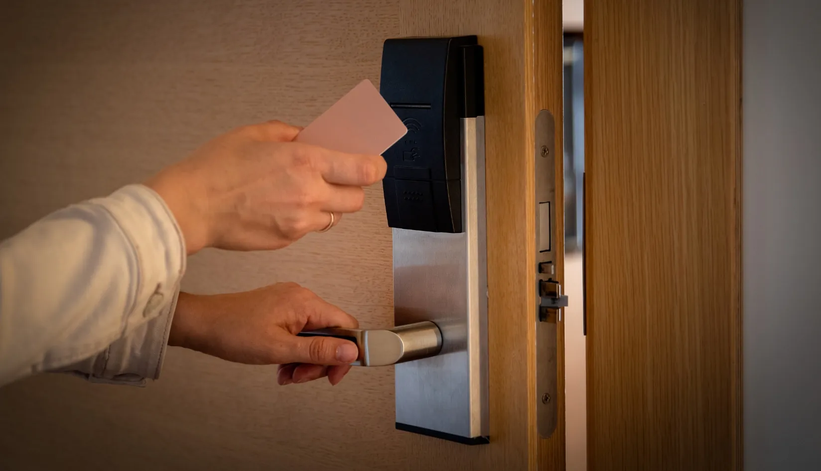 How Hotel Key Cards Affect Hotel Costs, Operations & Revenue Hotel key cards illustrating their impact on hotel costs, operations, and revenue.